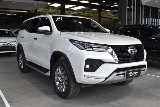 TOYOTA HILUX SW4 2.8 D-4D TURBO DIESEL SRX 7L 4X4 AUTOMÁTICO